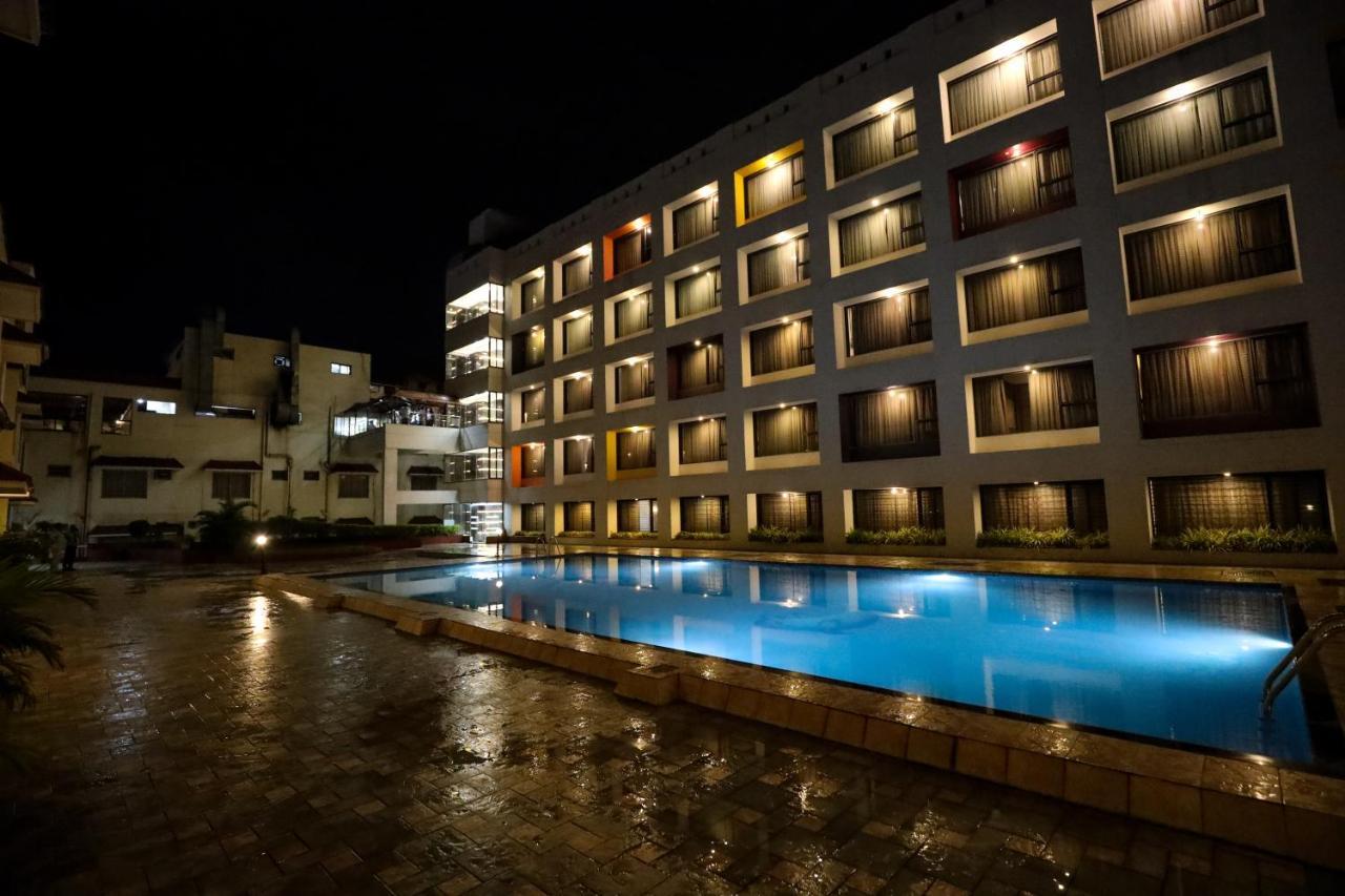 Hotel Atithi, Aurangabad Exteriör bild