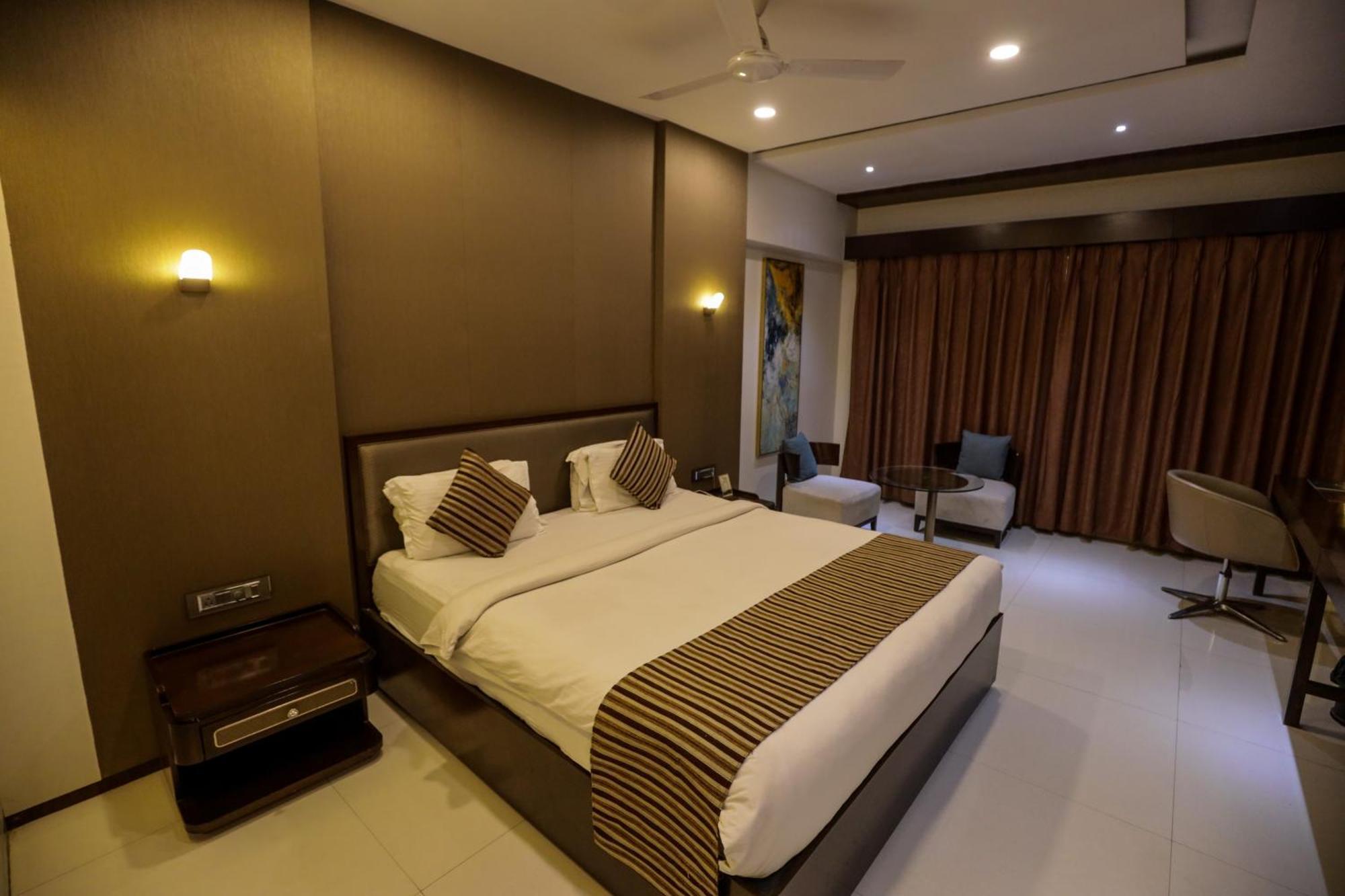Hotel Atithi, Aurangabad Exteriör bild